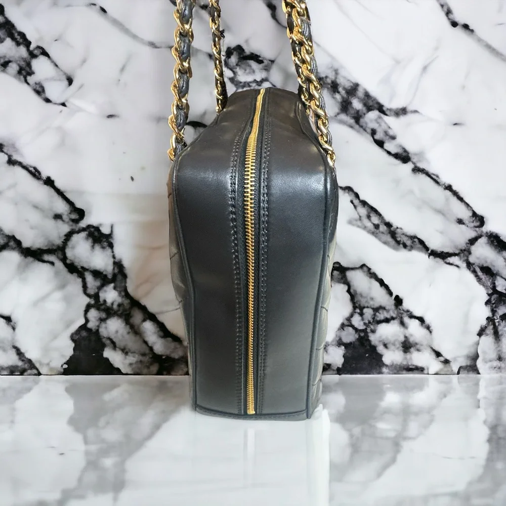 CHANEL CHEVRON lambskin shoulder/handbag - Picture 8 of 14